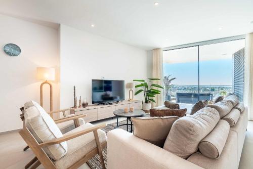 Luxury Penthouse Apartment with Marina Views
