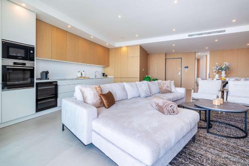 Luxury Penthouse Apartment with Marina Views