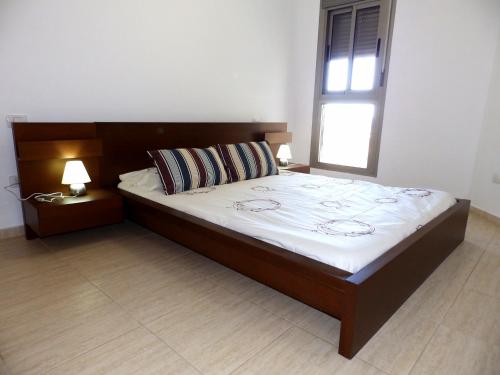 A bed or beds in a room at Apartamentos Medano - Oeste