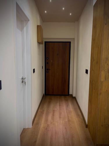 an empty room with a door and a wooden floor at Studio-Apartman Bingo in Pančevo