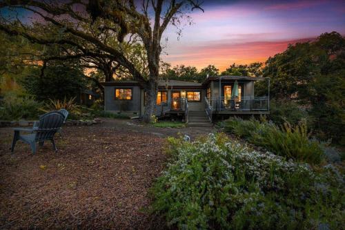 a small house with a bench in the yard at Bennett Valley Eden in Santa Rosa