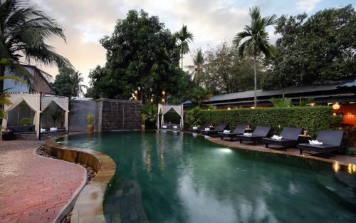 Central Privilege Hotel — Swimming pool