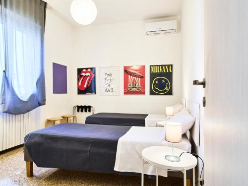 a hospital room with two beds and two chairs at il 64B - 10 minuti a piedi dal Policlinico San Matteo - in Pavia