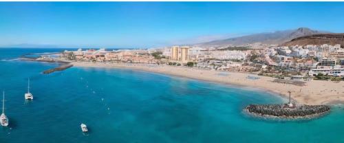Caranava junto al mar