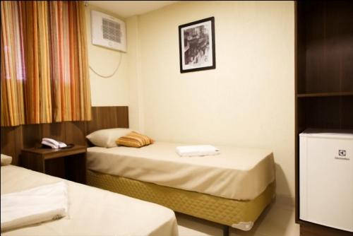 Кровать или кровати в номере Downtown Santana Hotel