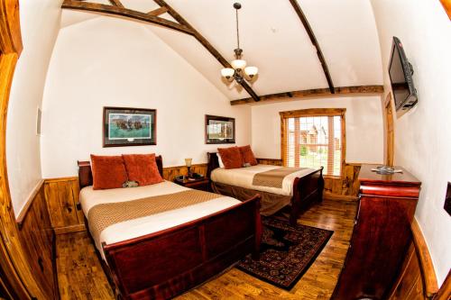 Tempat tidur dalam kamar di The Lodges at Gettysburg