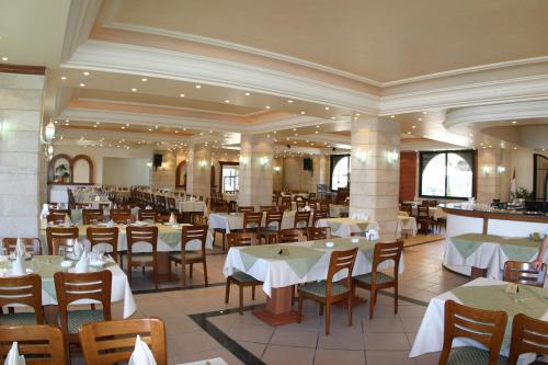 En restaurant eller et andet spisested på Valley View Hotel - Hammana