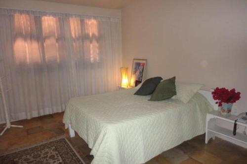 Cama ou camas em um quarto em BH Studio Casa grande em Fortaleza