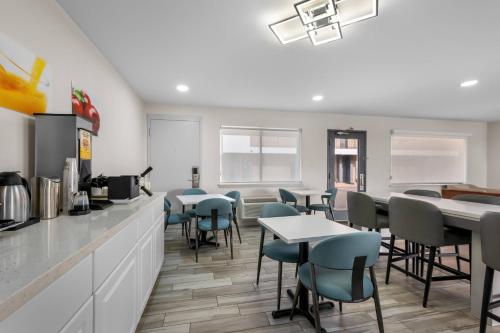 a restaurant with tables and chairs and a counter at Quality Inn Odessa near University in Odessa