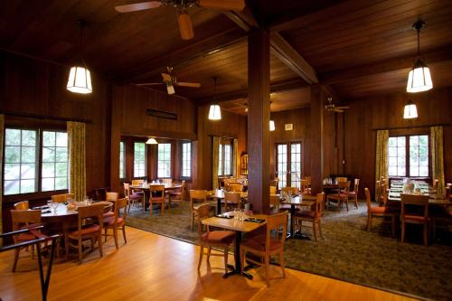 Gallery image of Lake Quinault Lodge in Quinault