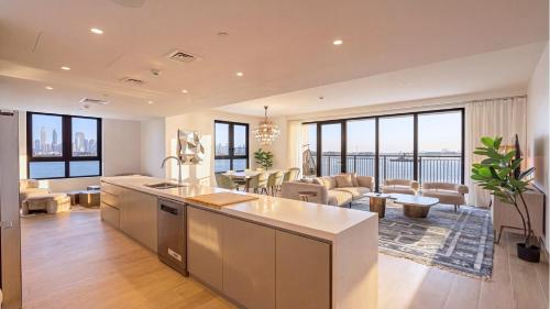 Peaceful LaMer Home with Private Beach