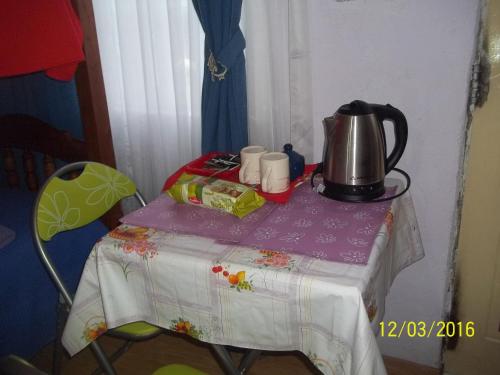 a table with a tea kettle on top of it at Max in El Chalten