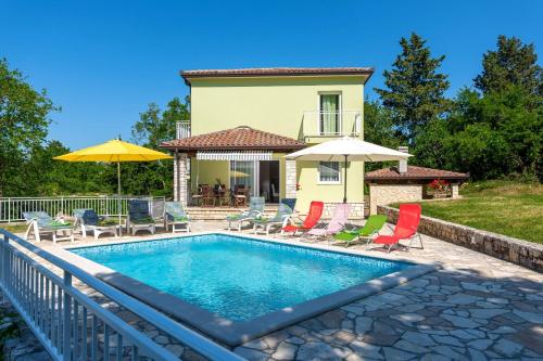 Villa Ester - Private Pool Escape for 8 - Happy Rentals