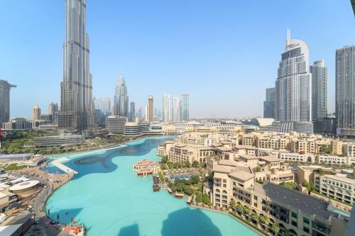 FIRST CLASS 3BR Burj Khalifa & Fountain Views