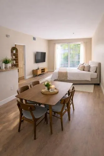 Luxury Coastal 1 & 2 Bedroom Retreat Near Venice with Pool & Cinema Room photo 4