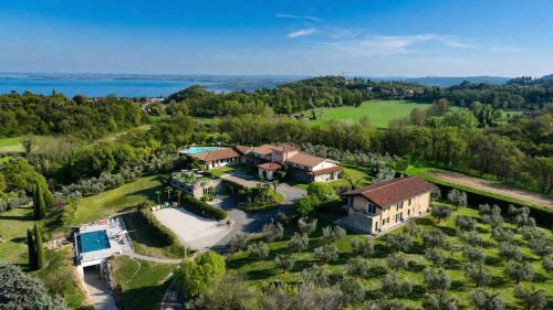 Garda Hill Boutique Apartments with Panoramic Pools e Agriturismo