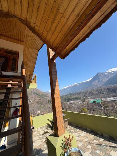 a view from the balcony of a house with mountains in the background at Walking Trails Homestay in Baragrān