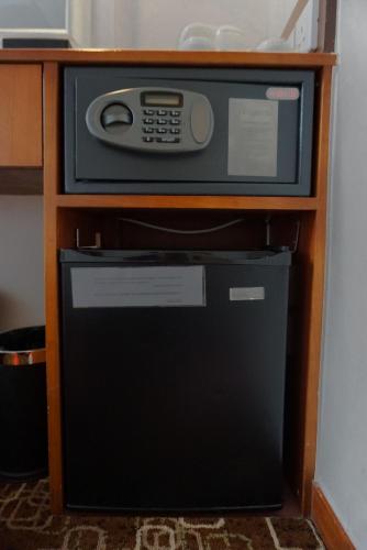 a microwave oven sitting on top of a refrigerator at Lander Hotel Prince Edward in Hong Kong