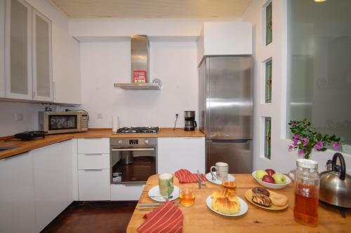 Seaside Family Townhouse - 100m from the sea!
