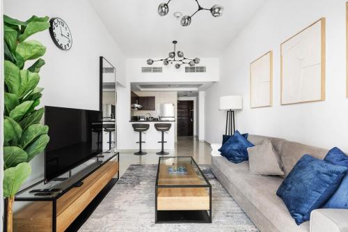 Modern 1BR in Concord Tower JLT with Pool & Gym Access
