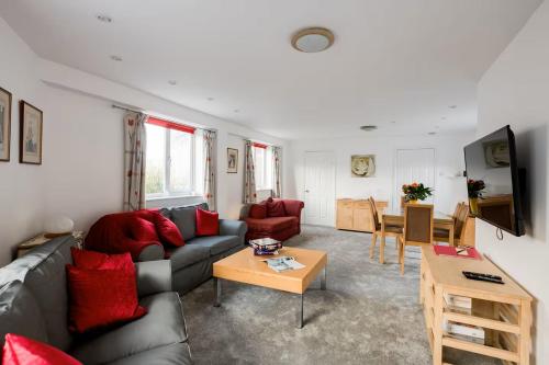 a living room with a couch and a table at Character House for Buisness, Holidays and Relocation in Frinton-on-Sea