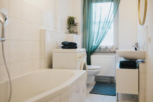 a bathroom with a tub and a toilet and a sink at Monteurwohnung Spremberg in Spremberg