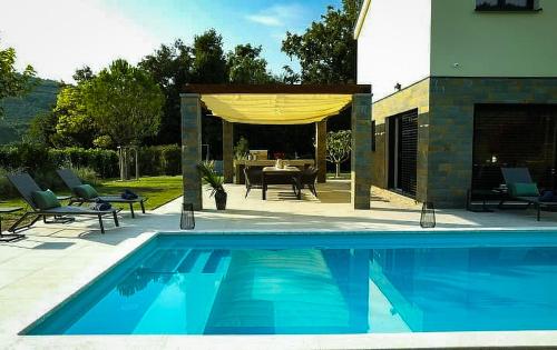 Heated Pool SPA BBQ4 Bedroom