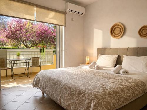 Green studio near Acropolis