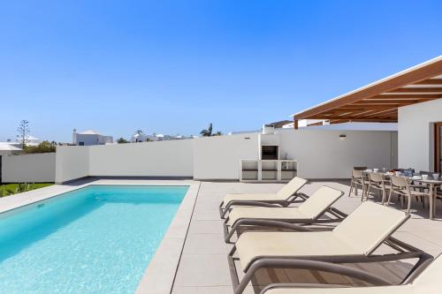 Villa Los Altos Gadea 9B by Escape Home