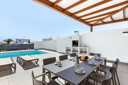 Villa Los Altos Gadea 9B by Escape Home