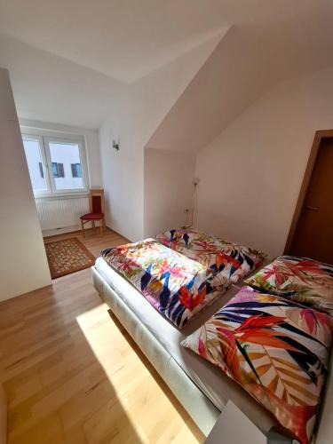 two beds sitting next to each other in a room at Ferienwohnung Bleimuth in Passail