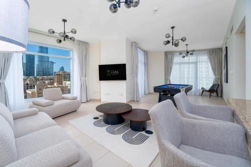 Elegance Above the Skyline Furnished 2-BR with Direct Burj Khalifa Panoramas by Petals Holiday Homes