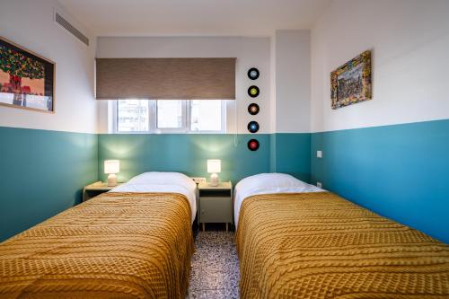 Colorful & Modern 2Bdrm Apartment in Koukaki