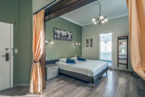 Katil atau katil-katil dalam bilik di New Hotel de Lives