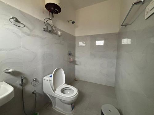 a bathroom with a toilet and a sink at Dod gu Yongs Khil in Karu