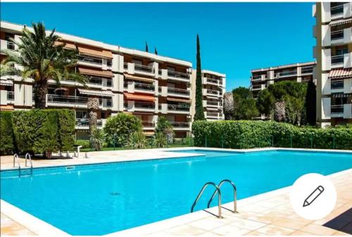 F2 piscine à St Raphaël