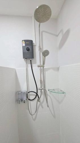 a shower with a shower head in a bathroom at I Hug Homestay ไอฮัก ที่พักเชียงใหม่ in Ban Thap Dua
