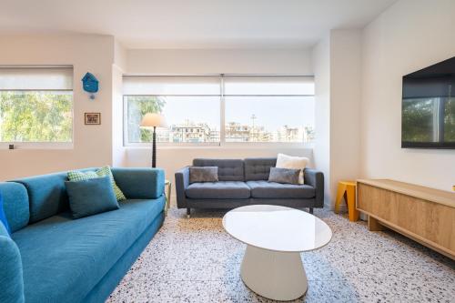 Colorful & Modern 2Bdrm Apartment in Koukaki