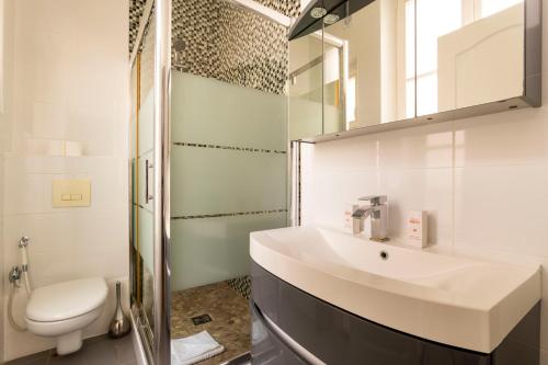 Arc de Triomphe - Home in City - AC & Parking