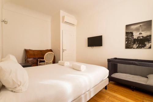 Arc de Triomphe - Home in City - AC & Parking