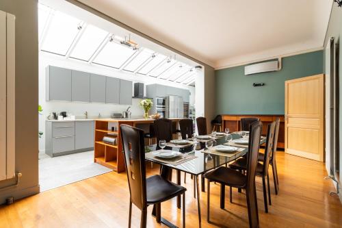 Arc de Triomphe - Home in City - AC & Parking