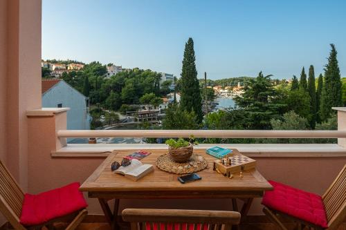 Cozy seaside apt with stunning view