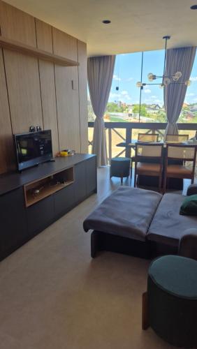 a living room with a couch and a dining room at Sossego na serra vista para vale e lazer completo in Bananeiras