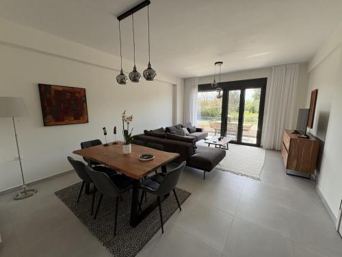 Kiani Akti - Modern Family Apartment 82m2