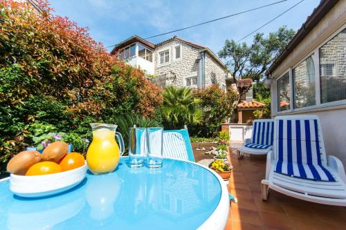 Oasis apartment with terrace
