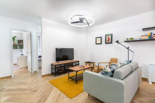 Granada Flat by Invalencia