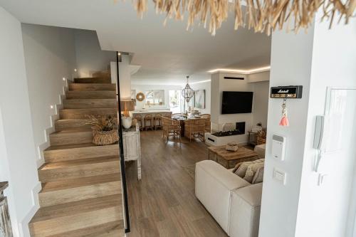 Luxury house with Swimming Pool, Garage and WIFI