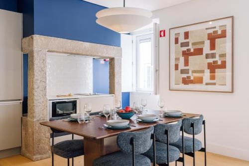 a dining room with a wooden table and chairs at Ando Living - Abrantes 10 House in Lisbon