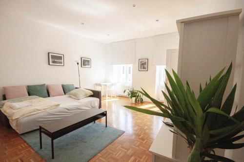 Bright Apartment near Naschmarkt & City Center