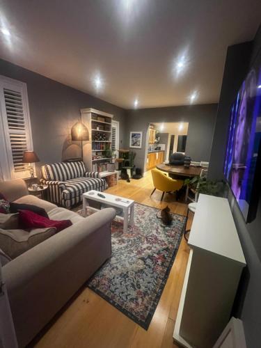 a living room with a couch and a table at Wimbledon fortnight in London